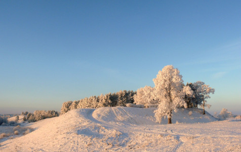 Zvelgaicio piliakalnis ziema.JPG
